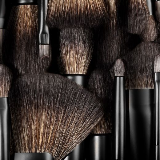 Morphe V102 – Dense Edged Foundation Brush