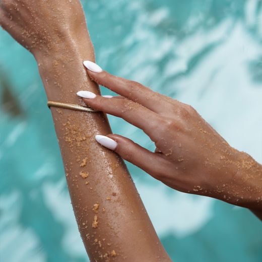 ONE:ZERO Sea Salt & Sugar Body Scrub With Squalane, Shea & Cocoa Butter "White O'h