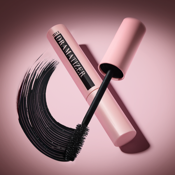 Apjomu un garumu palielinoša skropstu tuša ar ultra-pagarinošu formulu.