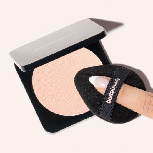 HUDA BEAUTY Easy Bake Pressed Powder Sponge & Case