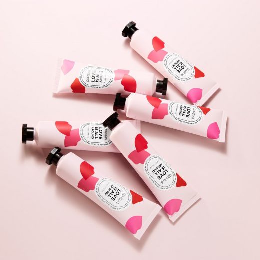 DOUGLAS COLLECTION SEASONAL LOVE IS ALL AROUND Hand Cream 
