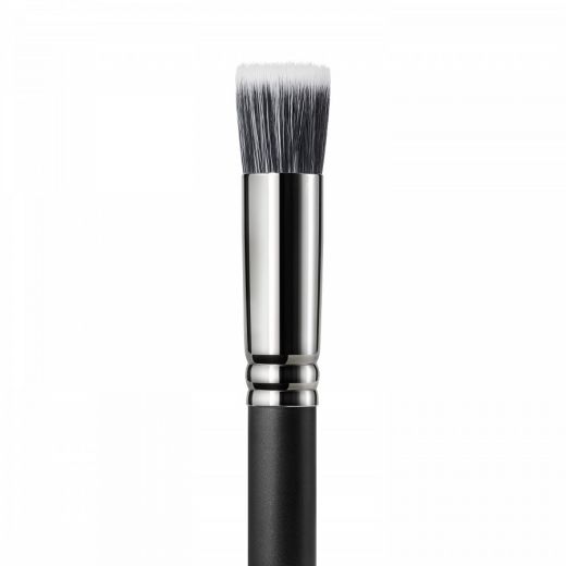 MAC 130 Synthetic Short Duo Fibre Brush