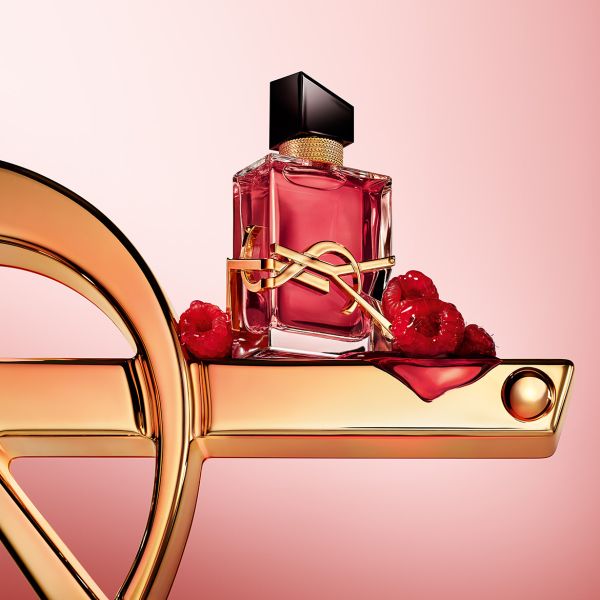 Salda, tomēr drosmīga – šī kombinācija ir bezkompromisa sievišķības apliecinājums.