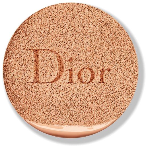 DIOR Capture Dreamskin Moisturizing & Perfect Cushion SPF 50