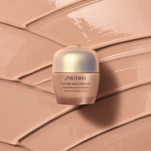SHISEIDO Future Solution LX Total Radiance Foundation SPF 20