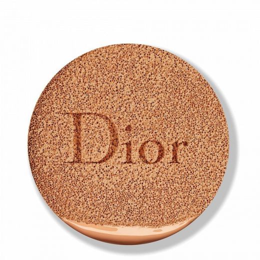 DIOR Capture Dreamskin Moisturizing & Perfect Cushion SPF 50