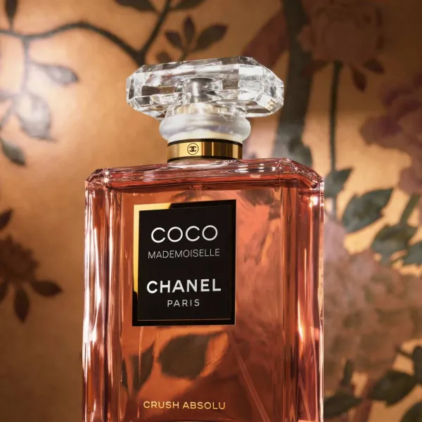 CHANEL Coco Mademoiselle Crush Absolu smaržu flakons.