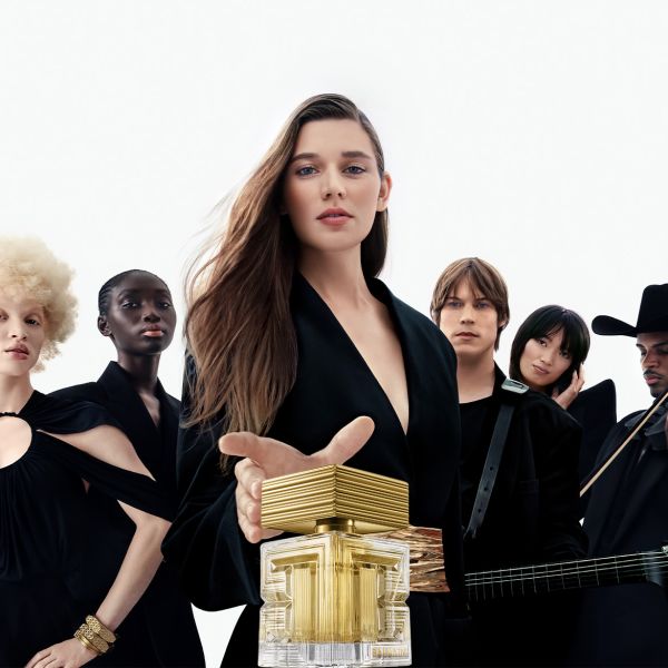 Atklājiet jauno, grezno augļu un ziedu aromātu “Destin de Balmain”.