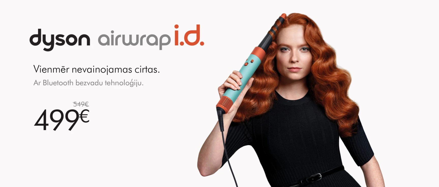  Dyson Airwrap i.d. matu veidotājs, persona veido cirtas; cena 499 € (no 549 €).