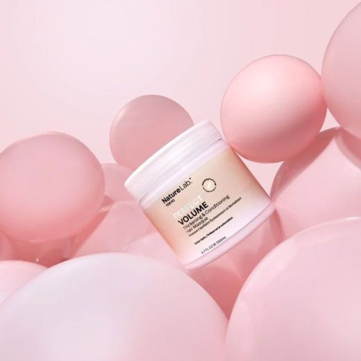 NATURELAB. TOKYO Perfect Volume Conditioning And Thickening Hair Masque