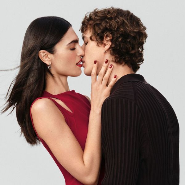 Šeit atradīsi skaistas dāvanas, kas būs līdzās tev un tavai Mīlestībai gan augšās, gan lejās.