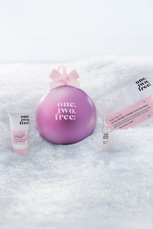  ONE.TWO.FREE! Winter Glow Essentials Set